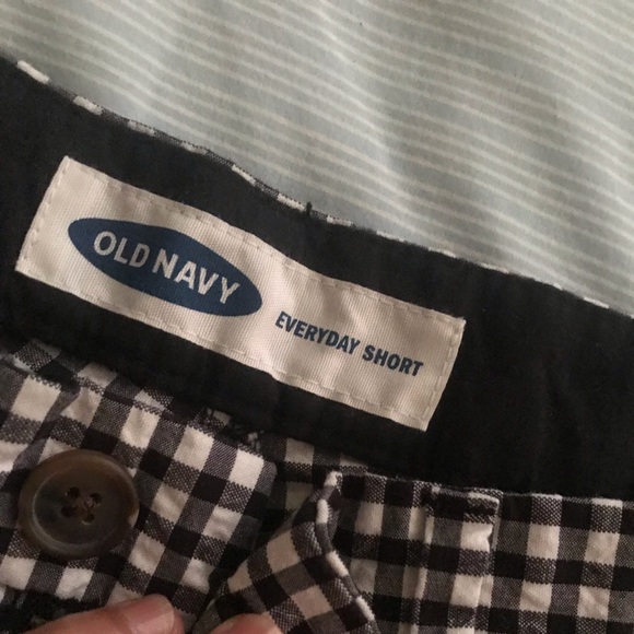 Old Navy Checkered everyday short - Picture 2 of 4